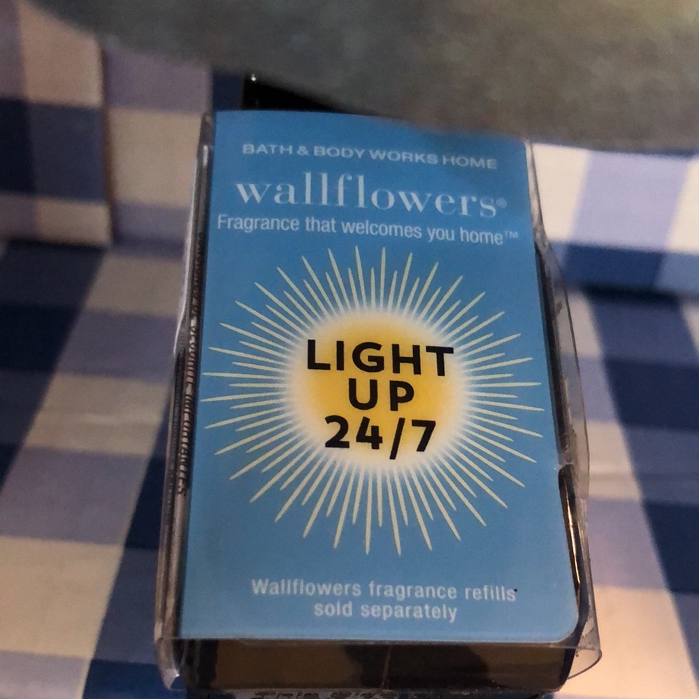 RETIRED Bath & Bodywork’s Black Crow Pumpkin Wallflower Plug In 2022 Collection - Picture 7 of 7